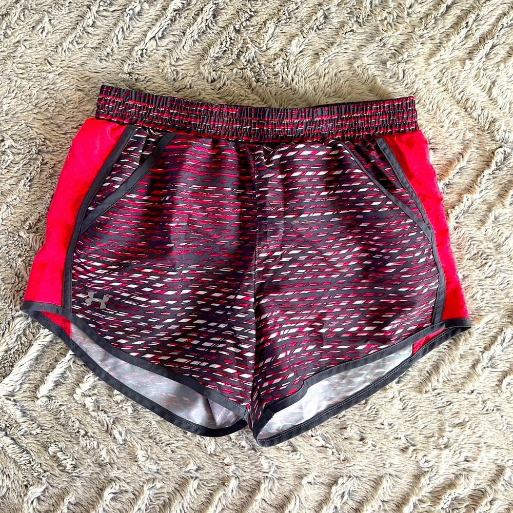 Under Armour Womens Pink and Grey
Heatgear Loose Fit Training
Running Shorts Xs